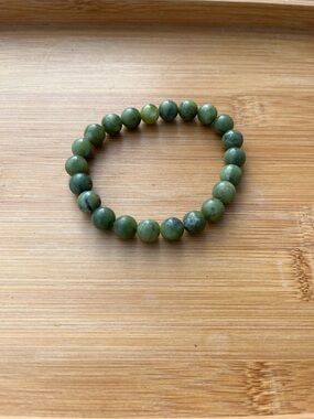 Green Beaded Stretch Bracelet - Natural Stone 6.5 inches handmade by Jayglam7